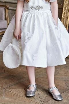 Kız Çocuk Beli Elmas Taşlı Şerit Kemer Detaylı Eteği Yaprak İşlemeli Balon Kollu Beyaz Saten Abiye