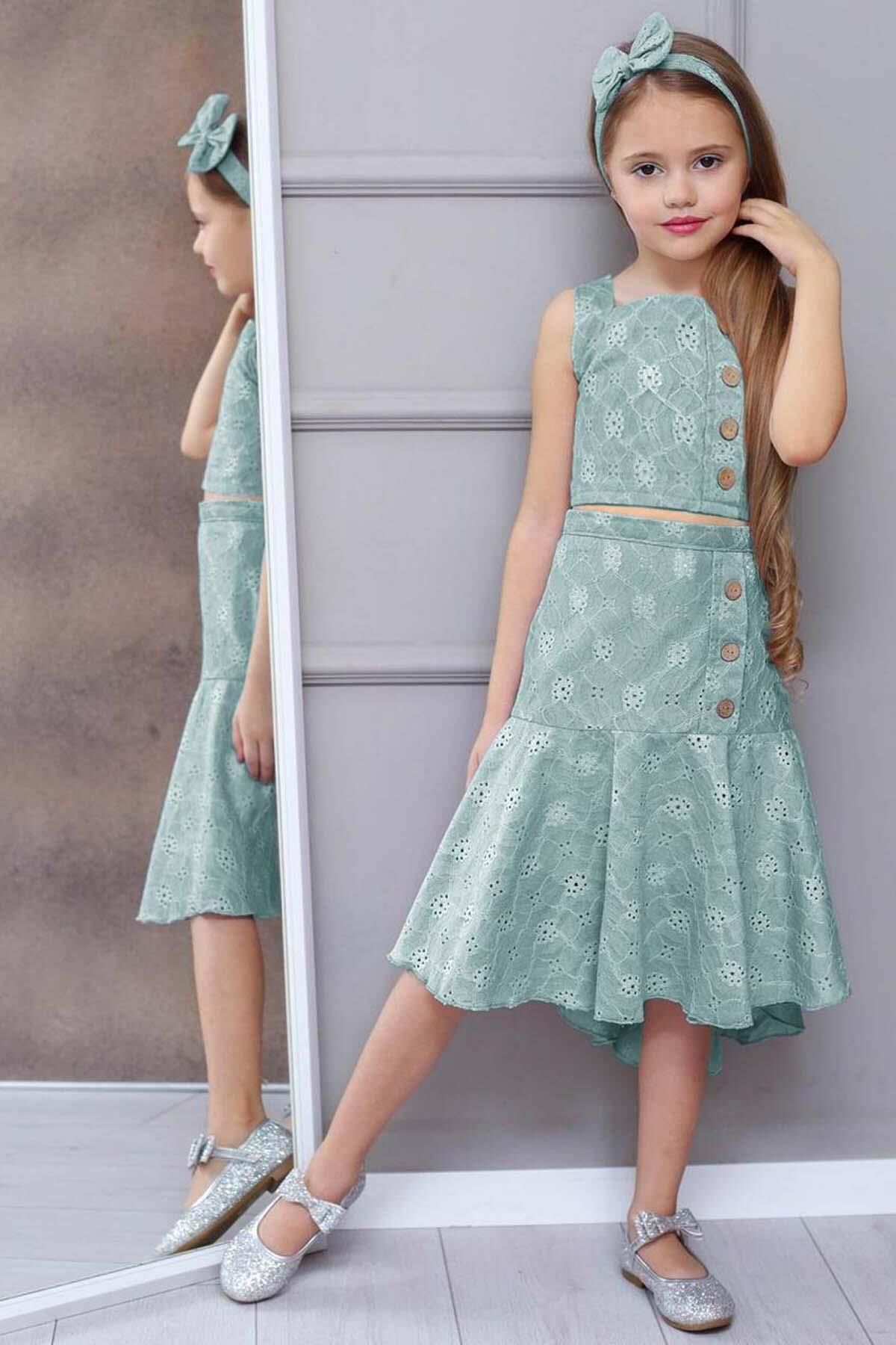 Kız Çocuk Dantel Örgü İşlemeli Askılı Crop Düğme İşlemeli Pliseli Yeşil Etekli Takım