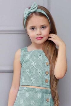 Kız Çocuk Dantel Örgü İşlemeli Askılı Crop Düğme İşlemeli Pliseli Yeşil Etekli Takım