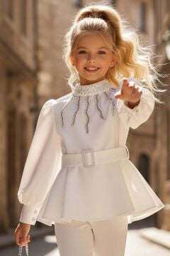 Kız Çocuk Yakası İnci Detaylı ve Astarlı Bluz Bol Kesim Pantolon Kemerli Beyaz Alt Üst Takım