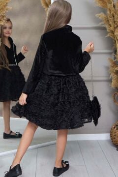 Kız Çocuk Degaje Yaka 3 Boyutlu Çiçek Detaylı ve Sırt Dekolteli Siyah Kadife Elbise