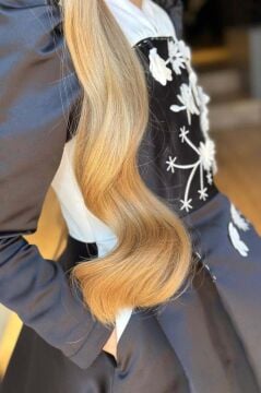 Kız Çocuk Sırtı Fermuar Detaylı Beyaz Renk Göğsü Papatya Detaylı Karpuz Kol Cepli Siyah Elbise