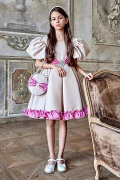 Kız Çocuk Balon Kollu Belinde Broş ve Kemer Detaylı Etek Ucu Fırfırlı Bej Abiye