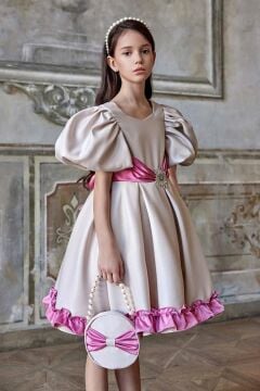 Kız Çocuk Balon Kollu Belinde Broş ve Kemer Detaylı Etek Ucu Fırfırlı Bej Abiye