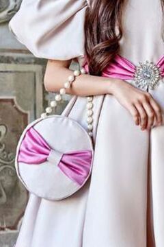 Kız Çocuk Balon Kollu Belinde Broş ve Kemer Detaylı Etek Ucu Fırfırlı Bej Abiye