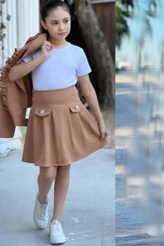 Kız Çocuk Gold Düğme Detaylı Kenarları Fırfırlı Penye Ceket Pliseli Kesim Kum Rengi Etekli Takım