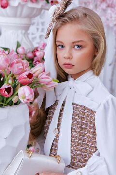 Kız Çocuk Göğsü ve Beli Fırfır Detaylı Boydan Düğmeli Kahverengi Şanel Elbise