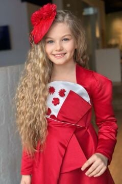 Kız Çocuk Kare Yaka Göğsü Pano Çiçek Asimetrik Kesim Kırmızı Elbise