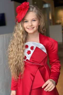 Kız Çocuk Kare Yaka Göğsü Pano Çiçek Asimetrik Kesim Kırmızı Elbise