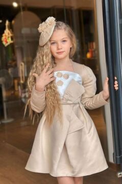 Kız Çocuk Kare Yaka Göğsü Pano Çiçek Asimetrik Kesim Krem Elbise