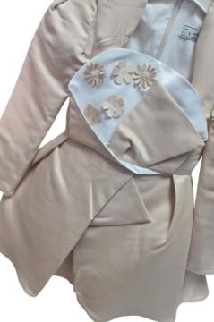 Kız Çocuk Kare Yaka Göğsü Pano Çiçek Asimetrik Kesim Krem Elbise