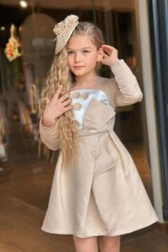 Kız Çocuk Kare Yaka Göğsü Pano Çiçek Asimetrik Kesim Krem Elbise