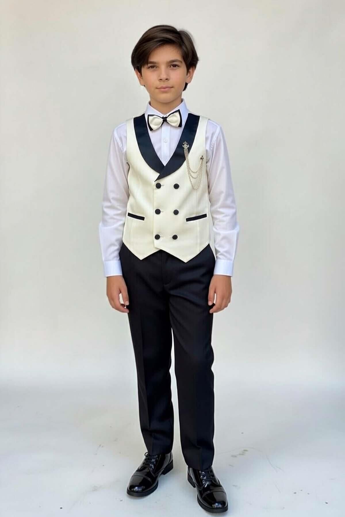 Erkek Çocuk Şerit Yaka ve Cep Detaylı Beyaz Cepken Gabardin Gömlek Papyonlu Takım Elbise