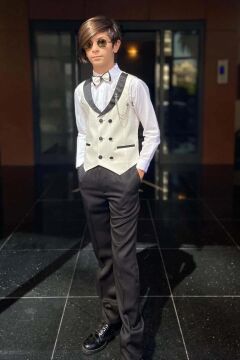 Erkek Çocuk Şerit Yaka ve Cep Detaylı Beyaz Cepken Gabardin Gömlek Papyonlu Takım Elbise