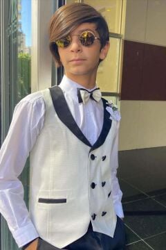 Erkek Çocuk Şerit Yaka ve Cep Detaylı Beyaz Cepken Gabardin Gömlek Papyonlu Takım Elbise