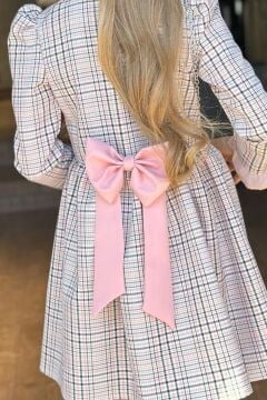 Kız Çocuk Yakası ve Kolları Fırfırlı Üzeri Boydan Düğme ve Pudra Ekose Detaylı Elbise