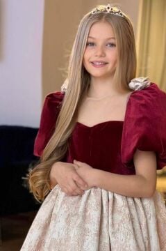 Kız Çocuk Omuzları Gül Detaylı Balon Kollu Eteği Kabartma Detaylı Kadife Uzun Bordo Abiye