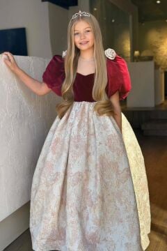 Kız Çocuk Omuzları Gül Detaylı Balon Kollu Eteği Kabartma Detaylı Kadife Uzun Bordo Abiye