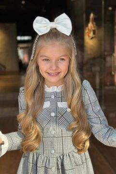 Kız Çocuk Yakası ve Kolları Fırfırlı Üzeri Boydan Düğme ve Gri-Kahve Ekose Detaylı Elbise