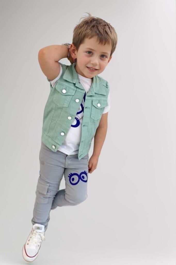 Erkek Çocuk Üzeri Göz ve Yazı Baskılı Tişört Sıfır Kol Jean Su Yeşili Yelek Alt Üst Takım