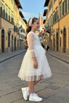 Kız Çocuk Kolları Şeffaf Tüllü ve Üzeri Puantiye, Yakası Fırfır Detaylı Önü Tüllü Beyaz Abiye