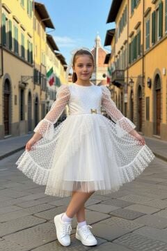 Kız Çocuk Kolları Şeffaf Tüllü ve Üzeri Puantiye, Yakası Fırfır Detaylı Önü Tüllü Beyaz Abiye