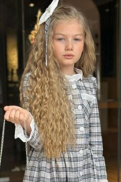 Kız Çocuk Yakası ve Kolları Fırfırlı Üzeri Boydan Düğme ve Gri-Siyah Ekose Detaylı Elbise