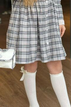 Kız Çocuk Yakası ve Kolları Fırfırlı Üzeri Boydan Düğme ve Gri-Siyah Ekose Detaylı Elbise