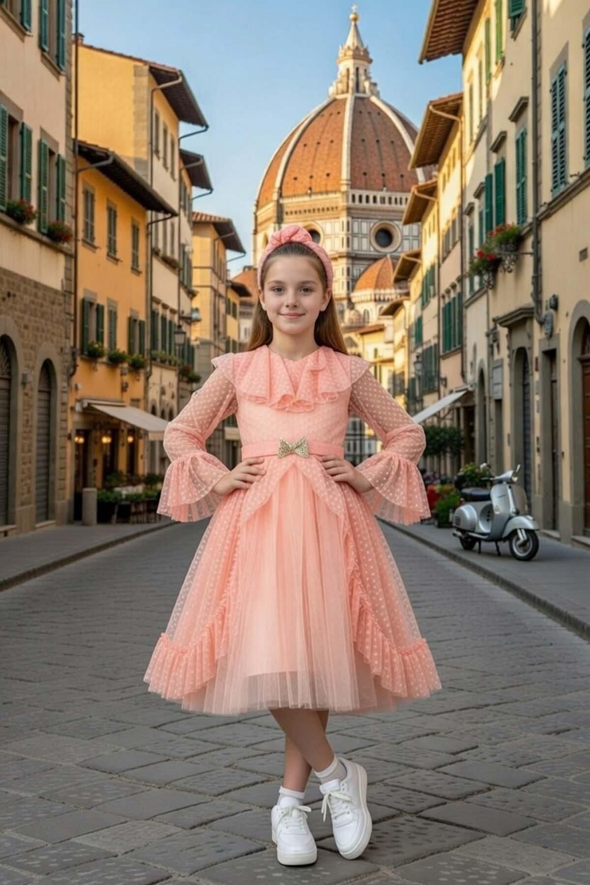 Kız Çocuk Kolları Şeffaf Tüllü ve Üzeri Puantiye, Yakası Fırfır Detaylı Önü Tüllü Somon Abiye