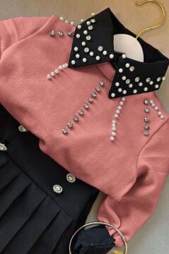 Kız Çocuk Üzeri Taş ve Boncuk İşlemeli Pudra Kazak Gömlek Kombin Gümüş Düğme Pileli Etekli Takım