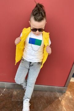 Erkek Çocuk Merci Yazı Baskılı Tişört Jean Pantolon ve Düğme Detaylı Sıfır Kol Jean Sarı Yelek Alt Üst Takım