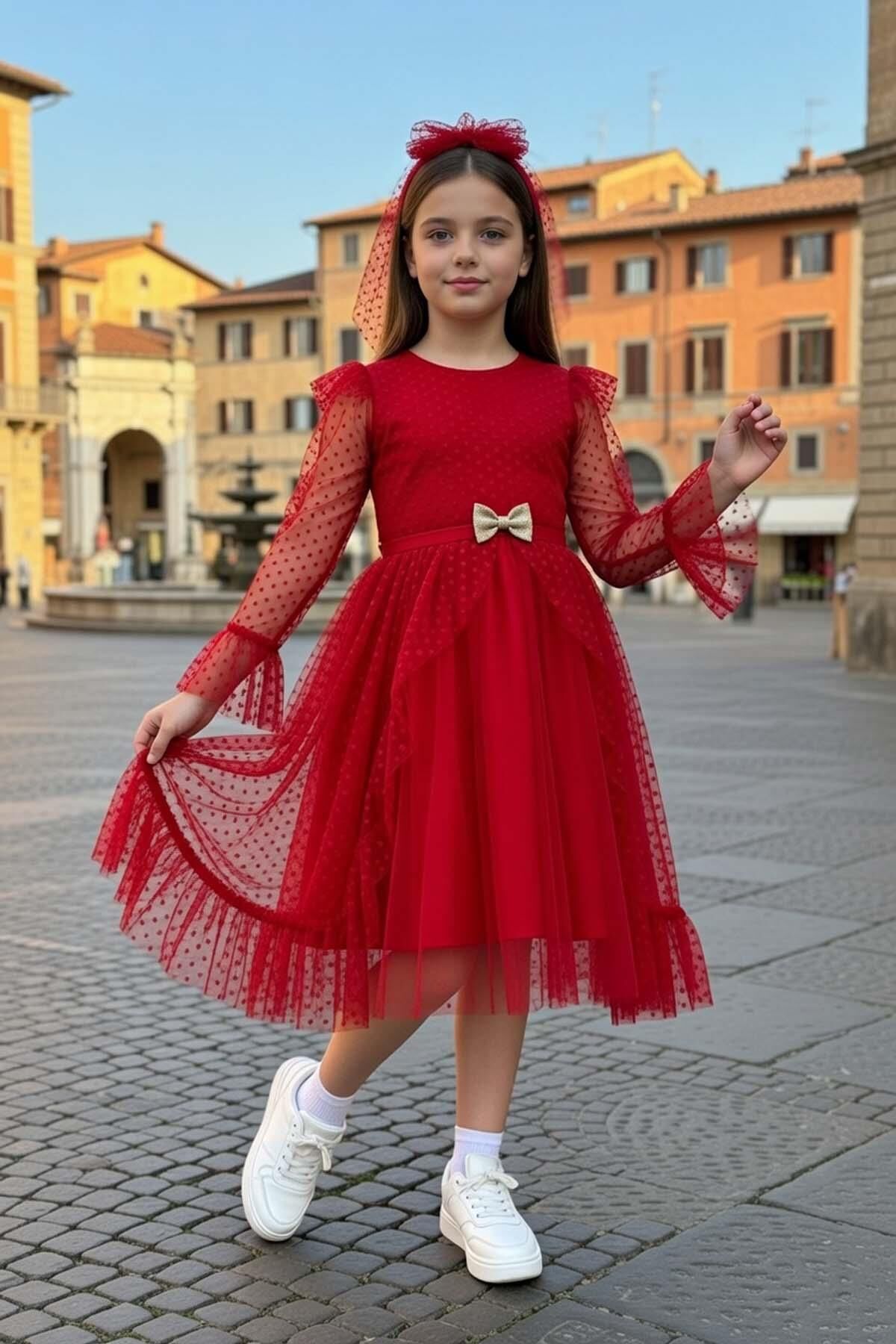 Kız Çocuk Kolları Şeffaf Tüllü ve Üzeri Puantiye, Yakası Fırfır Detaylı Önü Tüllü Kırmızı Abiye