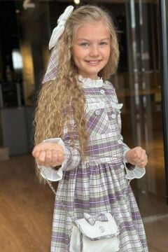 Kız Çocuk Yakası ve Kolları Fırfırlı Üzeri Boydan Düğme ve Gri-Pembe Ekose Detaylı Elbise