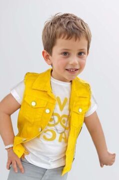 Erkek Çocuk Üzeri Göz ve Yazı Baskılı Tişört Sıfır Kol Jean Sarı Yelek Alt Üst Takım