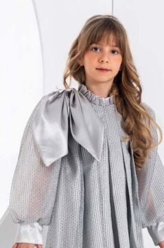 Kız Çocuk Omzu Kurdele Detaylı Yakası Fırfırlı Şerit Pullu Pileli Gümüş Elbise