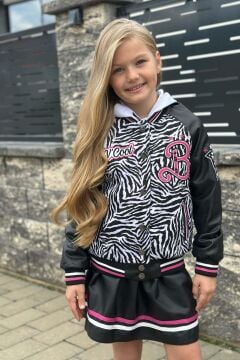 Kız Çocuk V Cool Yazı Baskılı Sweatshirt Zebra ve Pembe Şerit Detaylı Deri Ceketli Etekli Takım