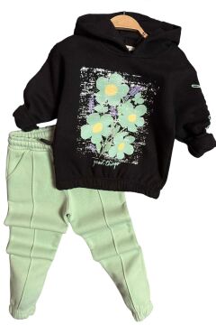 Kız Çocuk Kollarında Yazı Detayları ve Önü Çiçek Baskılı Yeşil Eşofman Takım