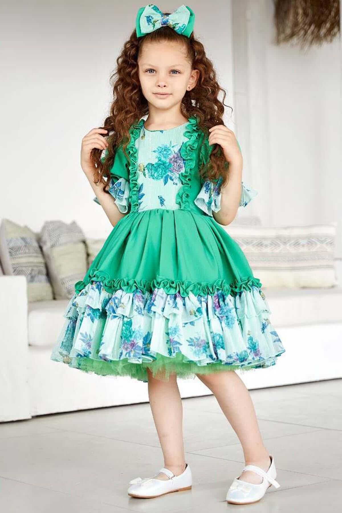 Kız Çocuk Balon Kollu Göğsü Çiçek Detaylı Etek Ucu Fırfırlı Astarlı Yeşil Elbise