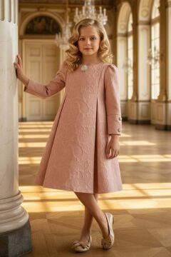 Kız Çocuk Karpuz Kol Göğsünde Broş Detaylı Üzeri Kabartma Desenli Pembe Elbise