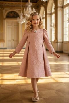 Kız Çocuk Karpuz Kol Göğsünde Broş Detaylı Üzeri Kabartma Desenli Pembe Elbise