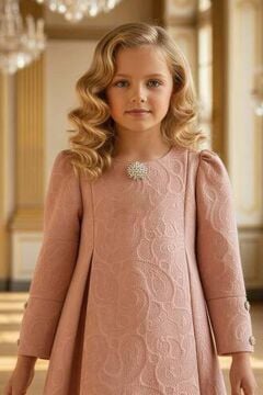 Kız Çocuk Karpuz Kol Göğsünde Broş Detaylı Üzeri Kabartma Desenli Pembe Elbise