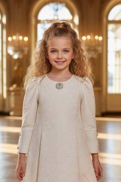 Kız Çocuk Karpuz Kol Göğsünde Broş Detaylı Üzeri Kabartma Desenli Ekru Elbise