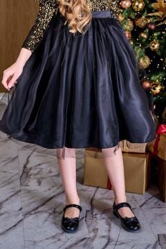 Kız Çocuk Kayık Yaka Şeffaf Tül ve Göğsü Kadife Pul Detaylı Eteği Kabarık Balon Kol Siyah Abiye