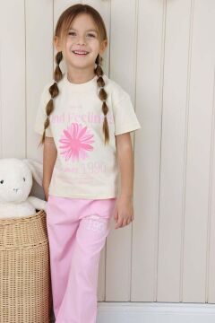 Kız Çocuk Üzeri Papatya Detaylı Ve Feeling Baskılı T-shirt Pembe Salaş Pantolon Alt Üst Takım