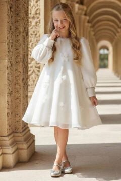 Kız Çocuk Yakası ve Bilekleri İnci İşlemeli Üzeri Boydan 3D Yonca Detaylı İçi Astarlı Beyaz Elbise