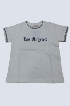 Erkek Çocuk Yakası ve Kol Uçlarında Yazı Detaylı LA Beyaz Şortlu Takım