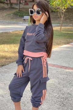 Kız Çocuk Yazı Detaylı Crop Kaşkorse Kolsuz Badi Detaylı Kargo Cepli Alt Lacivert Eşofman Takım
