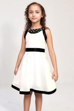 Kız Çocuk Göğsü İnci Boncuk Beli ve Etek Ucu Şerit Detaylı Beyaz Saten Elbise