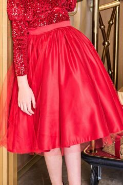 Kız Çocuk Kayık Yaka Şeffaf Tül ve Göğsü Kadife Pul Detaylı Eteği Kabarık Balon Kol Kırmızı Abiye