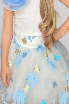 Kız Çocuk Tek Omuzlu Gül Detaylı Bluz ve Jakar Desenli Mavi Etekli Takım